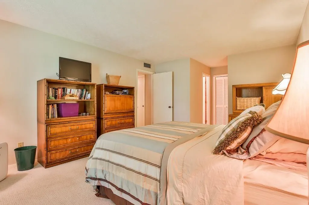 409 Woodcliff Drive, Sandy Springs, Georgia 30350, 2 Bedrooms Bedrooms, ,1 BathroomBathrooms,Residential,Sold,409 Woodcliff Drive,6009854
