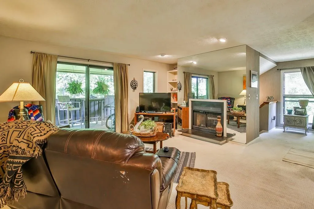 409 Woodcliff Drive, Sandy Springs, Georgia 30350, 2 Bedrooms Bedrooms, ,1 BathroomBathrooms,Residential,Sold,409 Woodcliff Drive,6009854