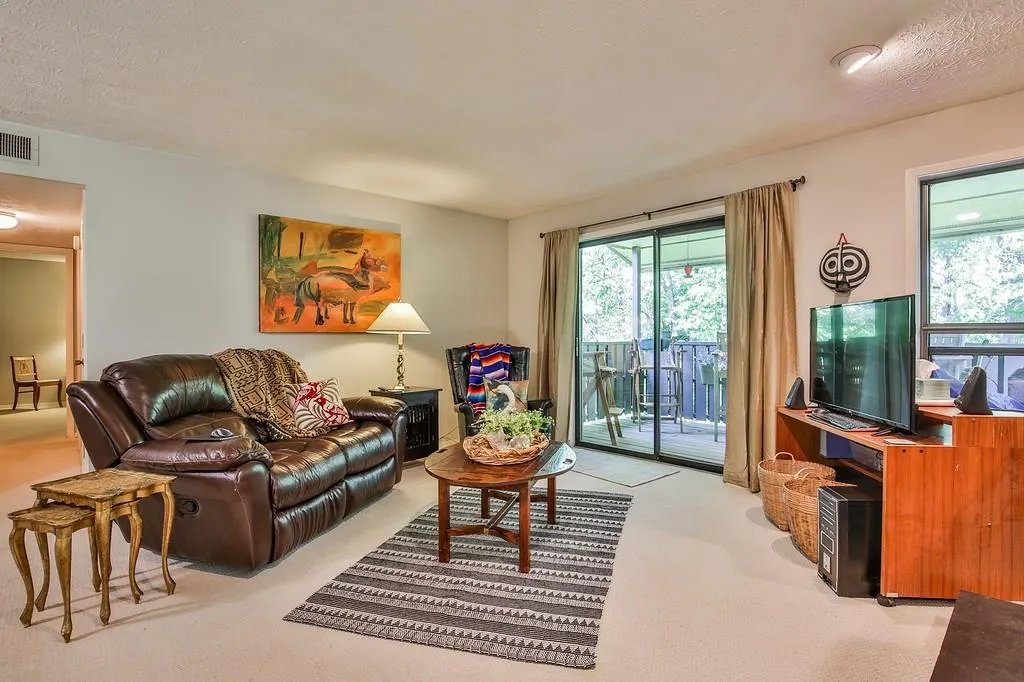 409 Woodcliff Drive, Sandy Springs, Georgia 30350, 2 Bedrooms Bedrooms, ,1 BathroomBathrooms,Residential,Sold,409 Woodcliff Drive,6009854
