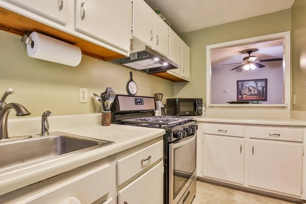 409 Woodcliff Drive, Sandy Springs, Georgia 30350, 2 Bedrooms Bedrooms, ,1 BathroomBathrooms,Residential,Sold,409 Woodcliff Drive,6009854