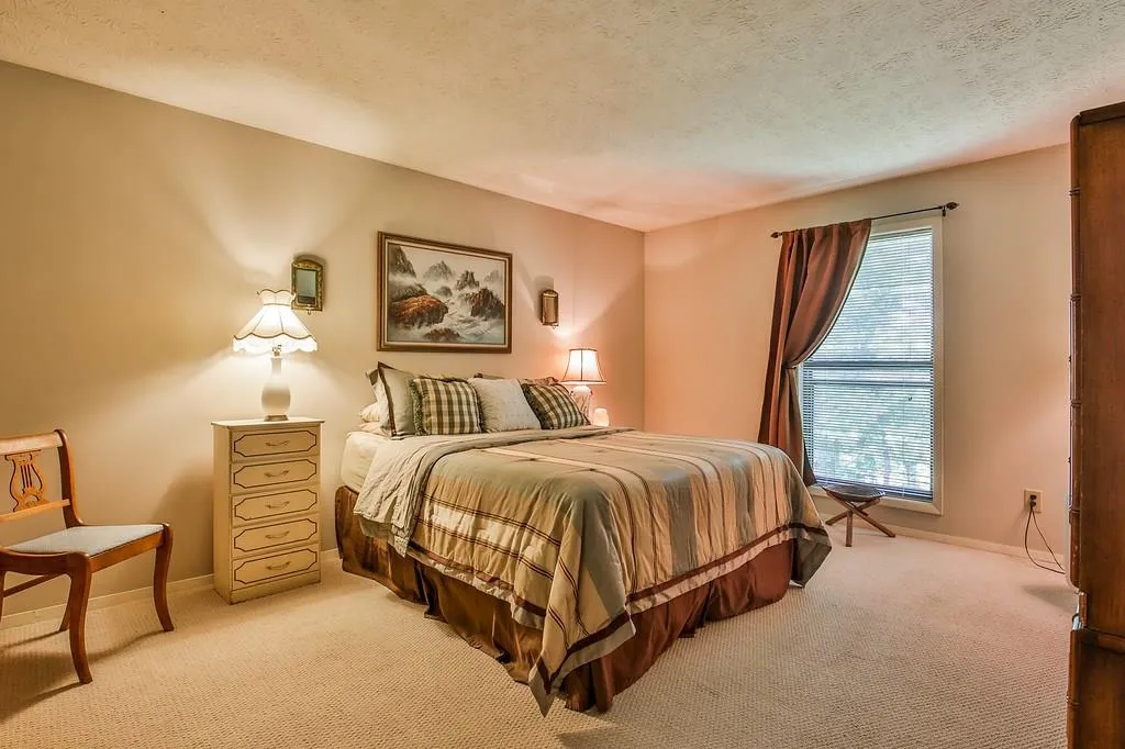 409 Woodcliff Drive, Sandy Springs, Georgia 30350, 2 Bedrooms Bedrooms, ,1 BathroomBathrooms,Residential,Sold,409 Woodcliff Drive,6009854