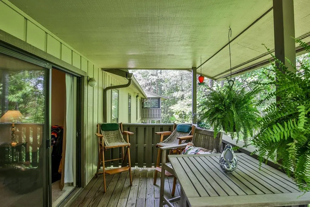 409 Woodcliff Drive, Sandy Springs, Georgia 30350, 2 Bedrooms Bedrooms, ,1 BathroomBathrooms,Residential,Sold,409 Woodcliff Drive,6009854