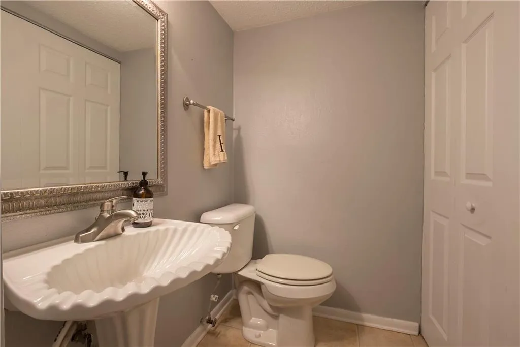 6900 Roswell Road Unit E2, Atlanta, Georgia 30328, 3 Bedrooms Bedrooms, ,2 BathroomsBathrooms,Residential,Sold,6900 Roswell Road Unit E2,5973531