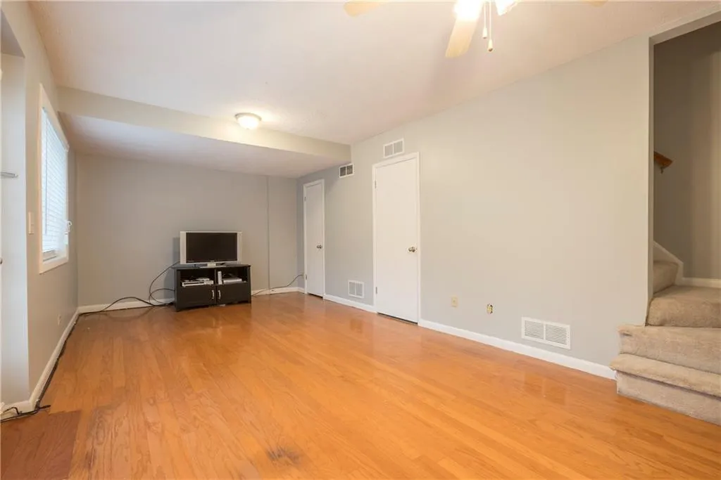 6900 Roswell Road Unit E2, Atlanta, Georgia 30328, 3 Bedrooms Bedrooms, ,2 BathroomsBathrooms,Residential,Sold,6900 Roswell Road Unit E2,5973531