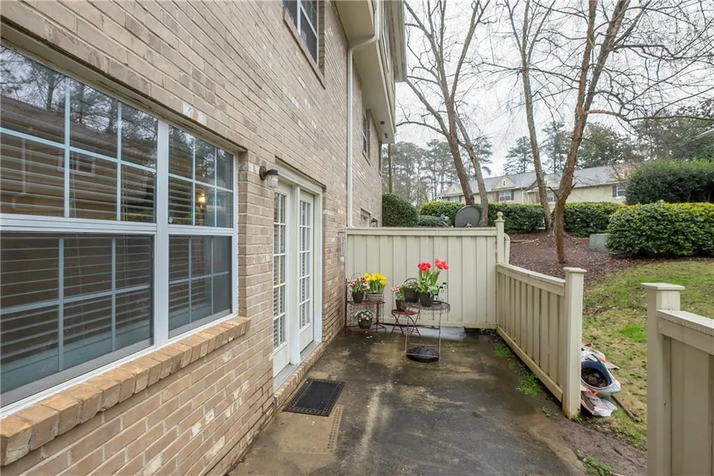 6900 Roswell Road Unit E2, Atlanta, Georgia 30328, 3 Bedrooms Bedrooms, ,2 BathroomsBathrooms,Residential,Sold,6900 Roswell Road Unit E2,5973531