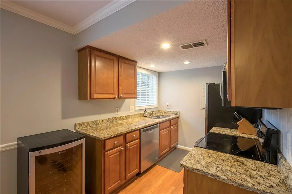 6900 Roswell Road Unit E2, Atlanta, Georgia 30328, 3 Bedrooms Bedrooms, ,2 BathroomsBathrooms,Residential,Sold,6900 Roswell Road Unit E2,5973531