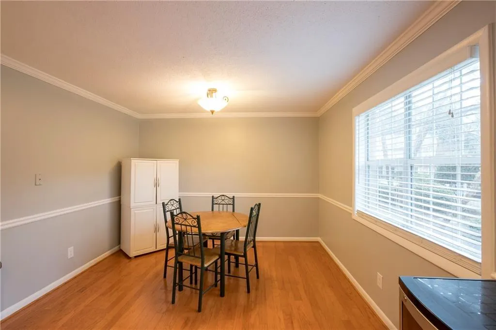 6900 Roswell Road Unit E2, Atlanta, Georgia 30328, 3 Bedrooms Bedrooms, ,2 BathroomsBathrooms,Residential,Sold,6900 Roswell Road Unit E2,5973531