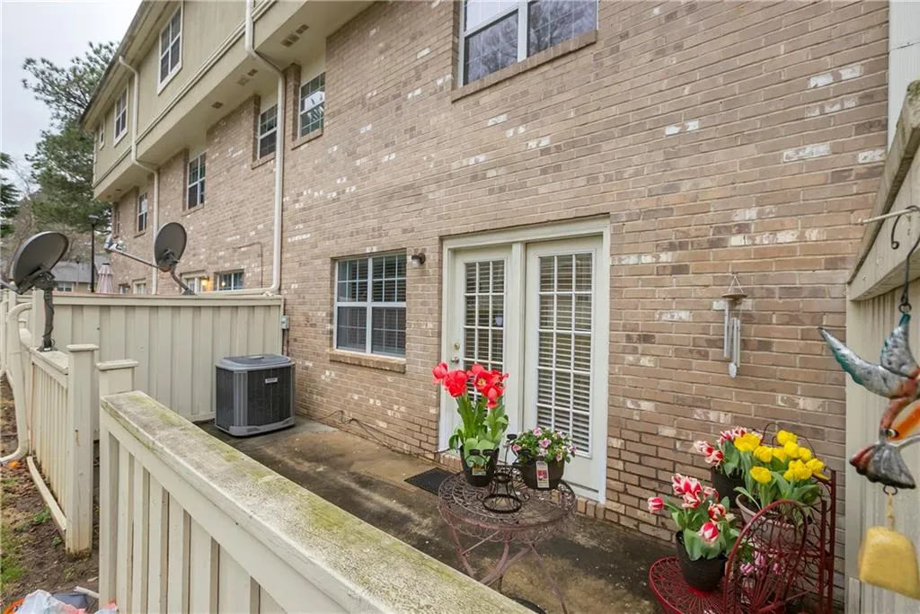 6900 Roswell Road Unit E2, Atlanta, Georgia 30328, 3 Bedrooms Bedrooms, ,2 BathroomsBathrooms,Residential,Sold,6900 Roswell Road Unit E2,5973531