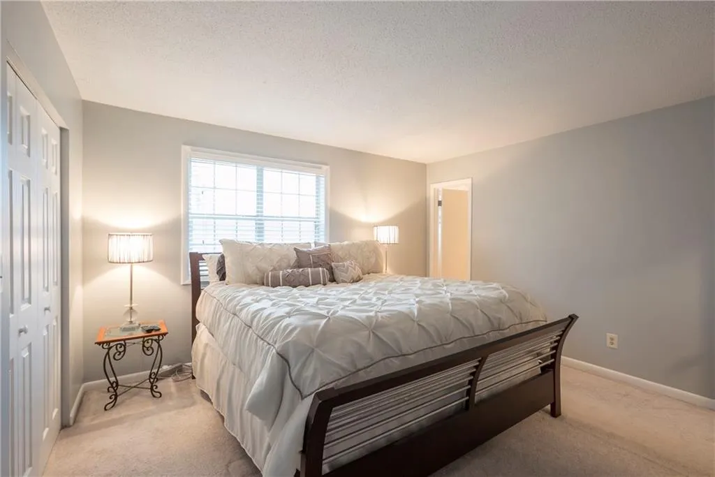 6900 Roswell Road Unit E2, Atlanta, Georgia 30328, 3 Bedrooms Bedrooms, ,2 BathroomsBathrooms,Residential,Sold,6900 Roswell Road Unit E2,5973531