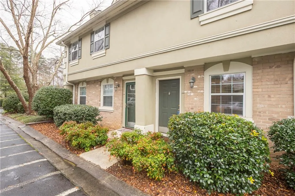 6900 Roswell Road Unit E2, Atlanta, Georgia 30328, 3 Bedrooms Bedrooms, ,2 BathroomsBathrooms,Residential,Sold,6900 Roswell Road Unit E2,5973531