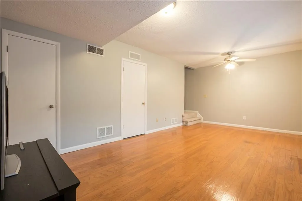 6900 Roswell Road Unit E2, Atlanta, Georgia 30328, 3 Bedrooms Bedrooms, ,2 BathroomsBathrooms,Residential,Sold,6900 Roswell Road Unit E2,5973531