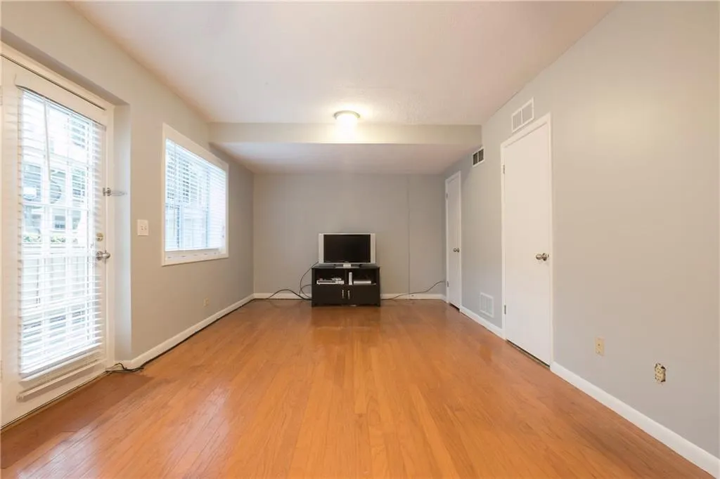 6900 Roswell Road Unit E2, Atlanta, Georgia 30328, 3 Bedrooms Bedrooms, ,2 BathroomsBathrooms,Residential,Sold,6900 Roswell Road Unit E2,5973531