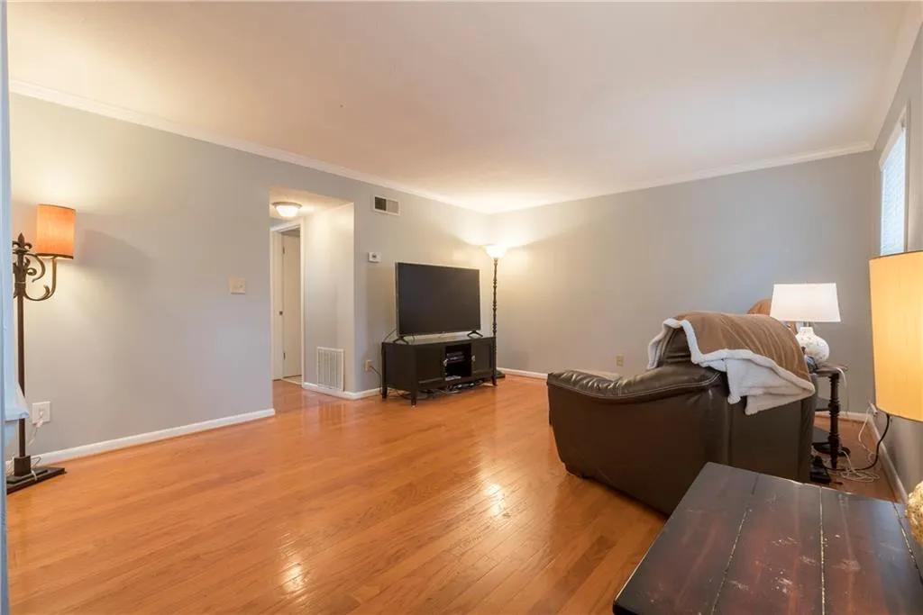 6900 Roswell Road Unit E2, Atlanta, Georgia 30328, 3 Bedrooms Bedrooms, ,2 BathroomsBathrooms,Residential,Sold,6900 Roswell Road Unit E2,5973531