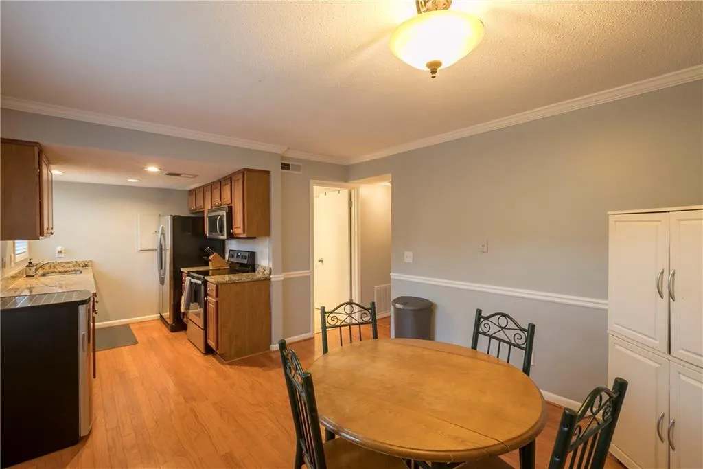 6900 Roswell Road Unit E2, Atlanta, Georgia 30328, 3 Bedrooms Bedrooms, ,2 BathroomsBathrooms,Residential,Sold,6900 Roswell Road Unit E2,5973531