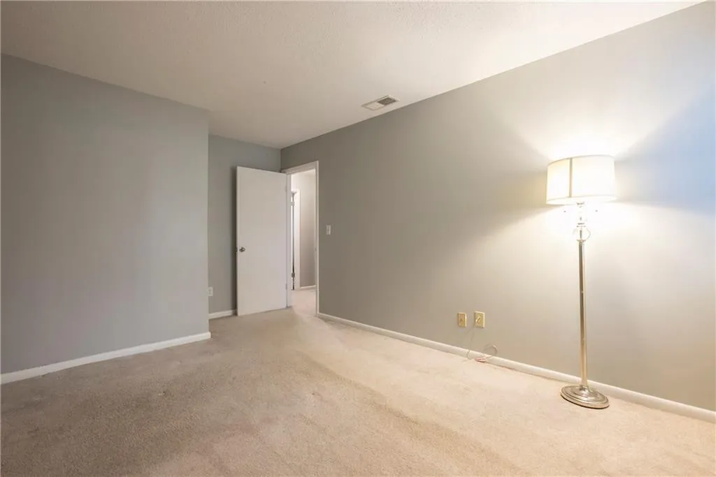 6900 Roswell Road Unit E2, Atlanta, Georgia 30328, 3 Bedrooms Bedrooms, ,2 BathroomsBathrooms,Residential,Sold,6900 Roswell Road Unit E2,5973531