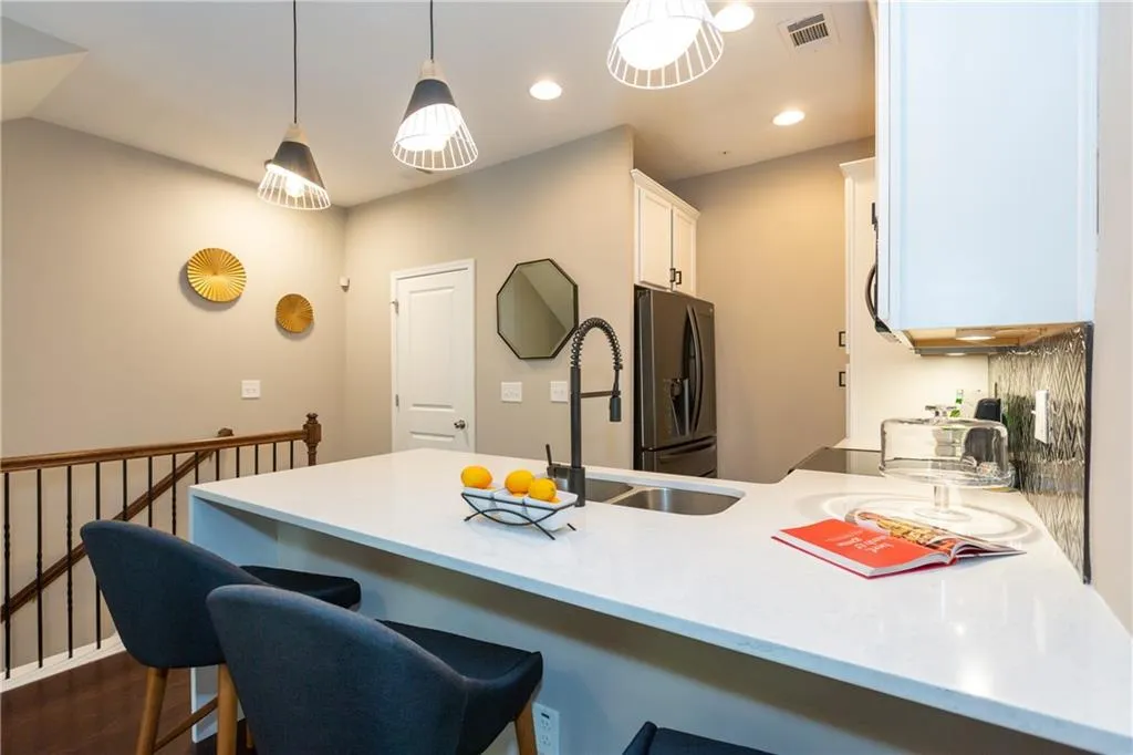 215 Semel Drive Nw Unit 448, Atlanta, Georgia 30309, 2 Bedrooms Bedrooms, ,2 BathroomsBathrooms,Residential,Sold,215 Semel Drive Nw Unit 448,6804235