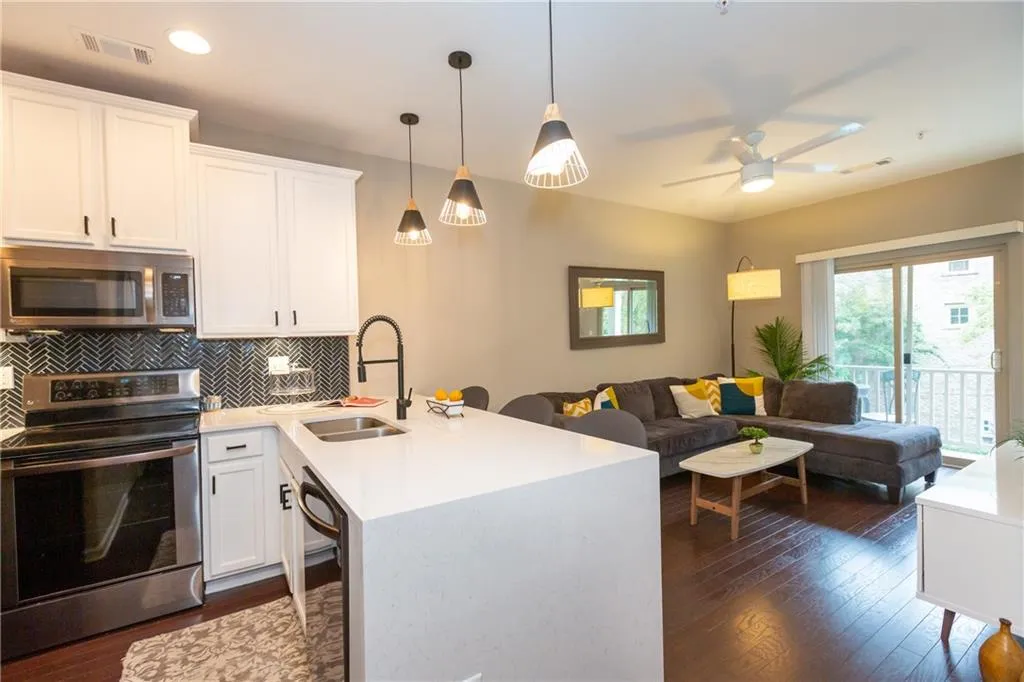 215 Semel Drive Nw Unit 448, Atlanta, Georgia 30309, 2 Bedrooms Bedrooms, ,2 BathroomsBathrooms,Residential,Sold,215 Semel Drive Nw Unit 448,6804235