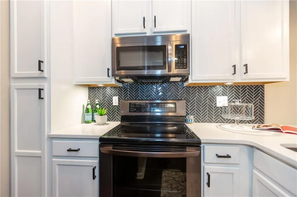 215 Semel Drive Nw Unit 448, Atlanta, Georgia 30309, 2 Bedrooms Bedrooms, ,2 BathroomsBathrooms,Residential,Sold,215 Semel Drive Nw Unit 448,6804235