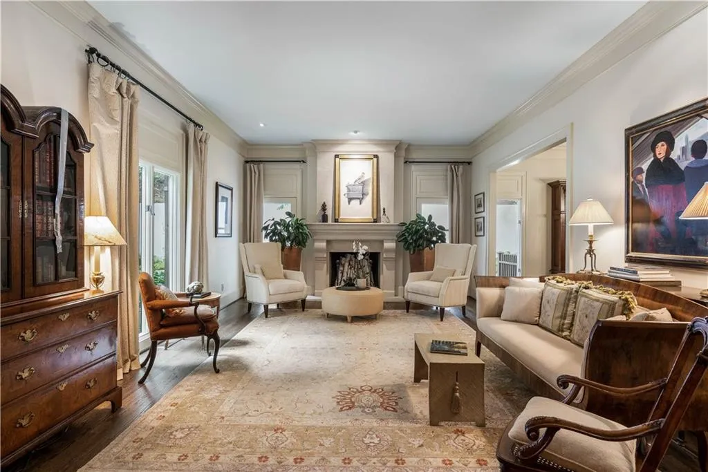 355 Cameron Ridge Drive, Sandy Springs, Georgia 30328, 5 Bedrooms Bedrooms, ,5 BathroomsBathrooms,Residential,Sold,355 Cameron Ridge Drive,6762165