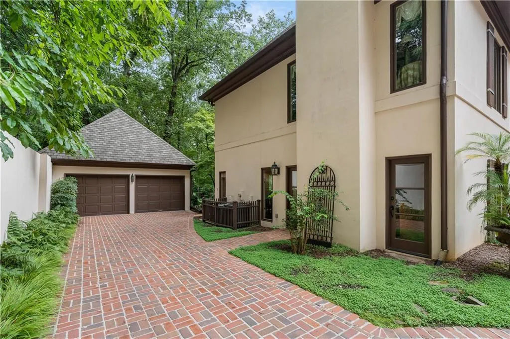 355 Cameron Ridge Drive, Sandy Springs, Georgia 30328, 5 Bedrooms Bedrooms, ,5 BathroomsBathrooms,Residential,Sold,355 Cameron Ridge Drive,6762165