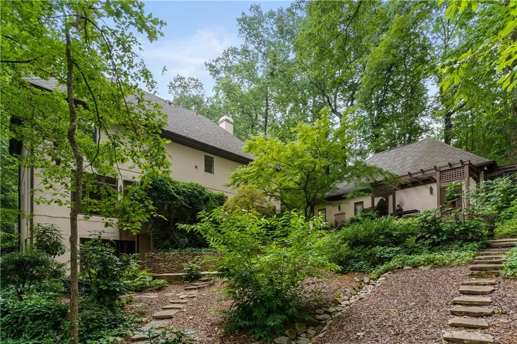 355 Cameron Ridge Drive, Sandy Springs, Georgia 30328, 5 Bedrooms Bedrooms, ,5 BathroomsBathrooms,Residential,Sold,355 Cameron Ridge Drive,6762165