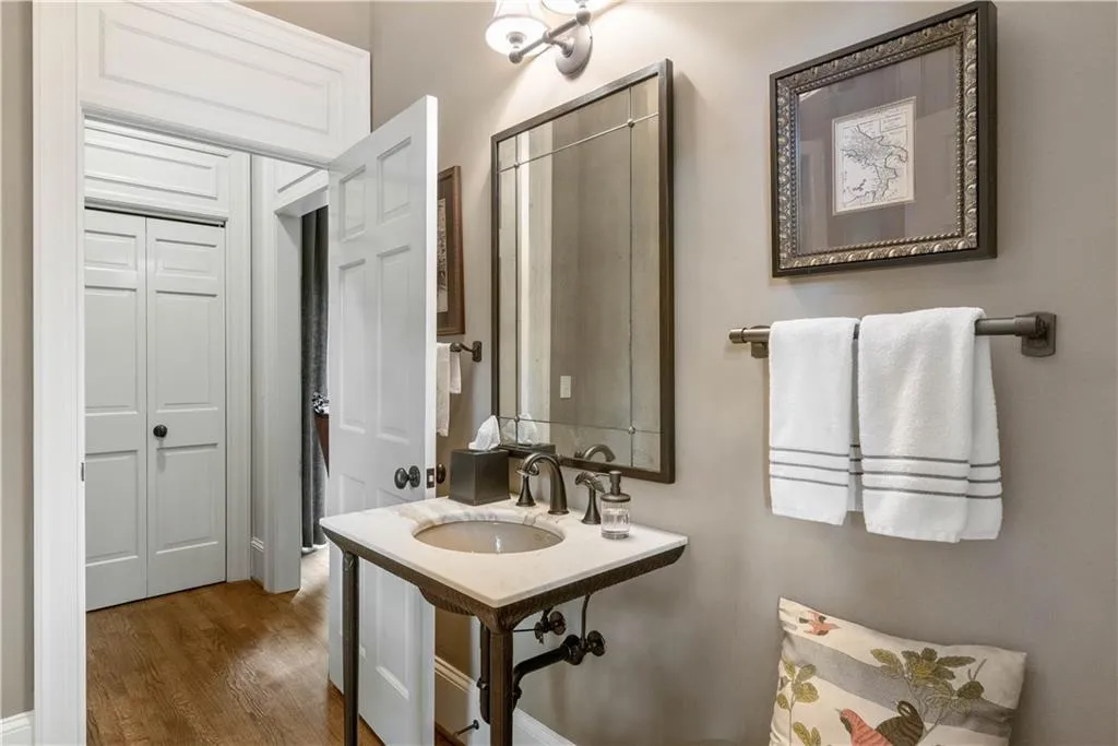 355 Cameron Ridge Drive, Sandy Springs, Georgia 30328, 5 Bedrooms Bedrooms, ,5 BathroomsBathrooms,Residential,Sold,355 Cameron Ridge Drive,6762165