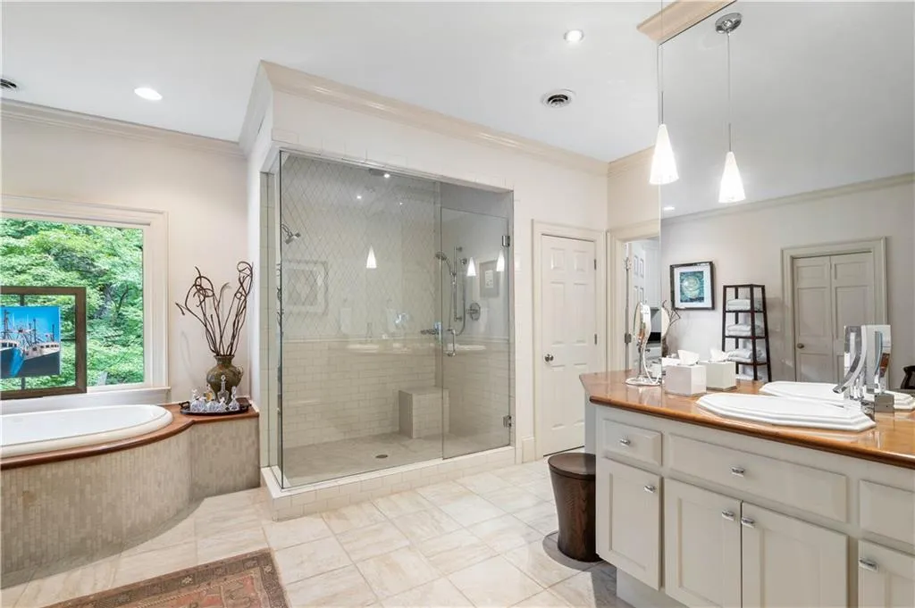 355 Cameron Ridge Drive, Sandy Springs, Georgia 30328, 5 Bedrooms Bedrooms, ,5 BathroomsBathrooms,Residential,Sold,355 Cameron Ridge Drive,6762165