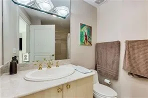2nd bedrm on suite full bathroom