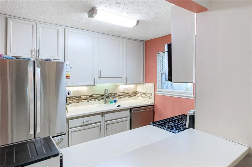 6800 Glenridge Drive Unit 6820b, Sandy Springs, Georgia 30328, 2 Bedrooms Bedrooms, ,2 BathroomsBathrooms,Residential,Sold,6800 Glenridge Drive Unit 6820b,7021806