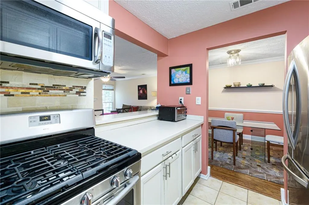 6800 Glenridge Drive Unit 6820b, Sandy Springs, Georgia 30328, 2 Bedrooms Bedrooms, ,2 BathroomsBathrooms,Residential,Sold,6800 Glenridge Drive Unit 6820b,7021806