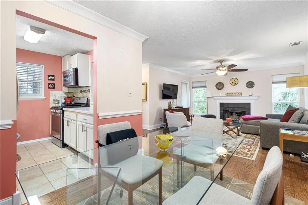 6800 Glenridge Drive Unit 6820b, Sandy Springs, Georgia 30328, 2 Bedrooms Bedrooms, ,2 BathroomsBathrooms,Residential,Sold,6800 Glenridge Drive Unit 6820b,7021806
