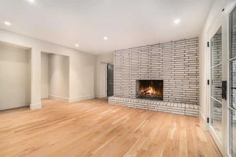 615 Colebrook Court, Sandy Springs, Georgia 30327, 4 Bedrooms Bedrooms, ,4 BathroomsBathrooms,Residential,For Sale,615 Colebrook Court,7614107