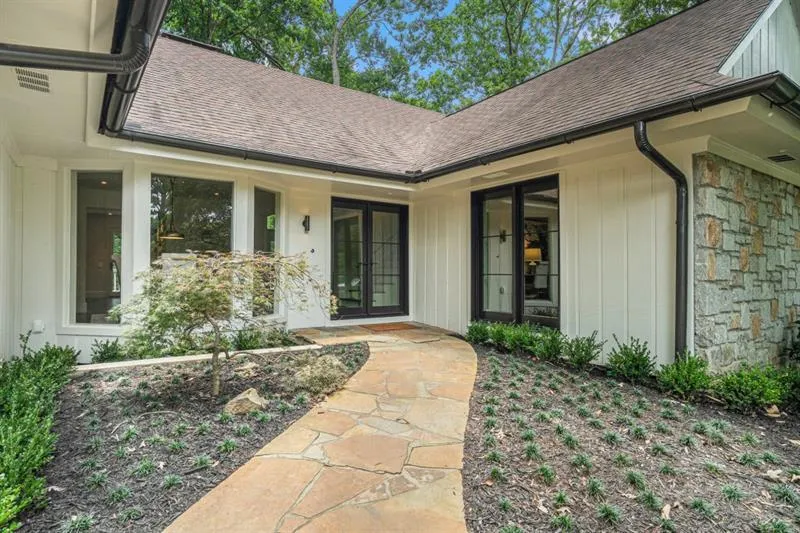 615 Colebrook Court, Sandy Springs, Georgia 30327, 4 Bedrooms Bedrooms, ,4 BathroomsBathrooms,Residential,For Sale,615 Colebrook Court,7614107
