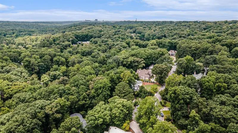615 Colebrook Court, Sandy Springs, Georgia 30327, 4 Bedrooms Bedrooms, ,4 BathroomsBathrooms,Residential,For Sale,615 Colebrook Court,7614107