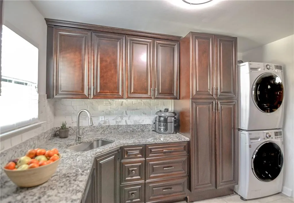 5619 Kingsport Drive Unit 9, Atlanta, Georgia 30342, 2 Bedrooms Bedrooms, ,1 BathroomBathrooms,Residential,Sold,5619 Kingsport Drive Unit 9,6801932