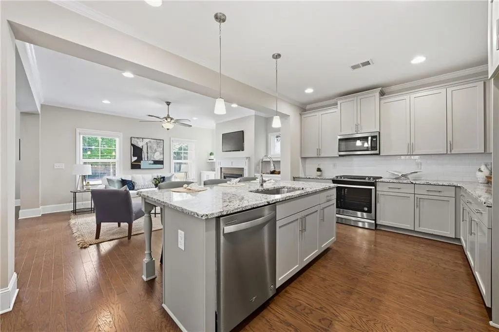 1799 Willow Way Nw, Atlanta, Georgia 30318, 3 Bedrooms Bedrooms, ,2 BathroomsBathrooms,Residential,For Sale,1799 Willow Way Nw,7664165