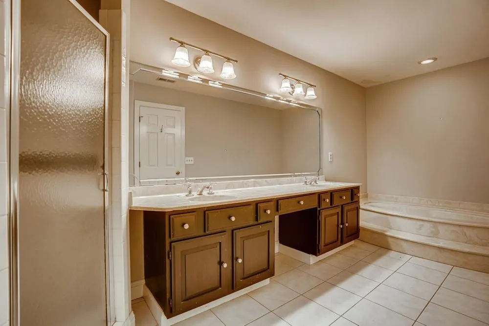 14 Forest Ridge Court, Sandy Springs, Georgia 30350, 3 Bedrooms Bedrooms, ,3 BathroomsBathrooms,Residential,Sold,14 Forest Ridge Court,6921312