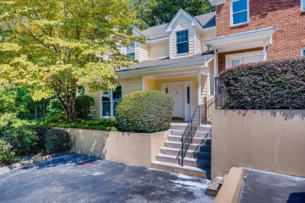 14 Forest Ridge Court, Sandy Springs, Georgia 30350, 3 Bedrooms Bedrooms, ,3 BathroomsBathrooms,Residential,Sold,14 Forest Ridge Court,6921312