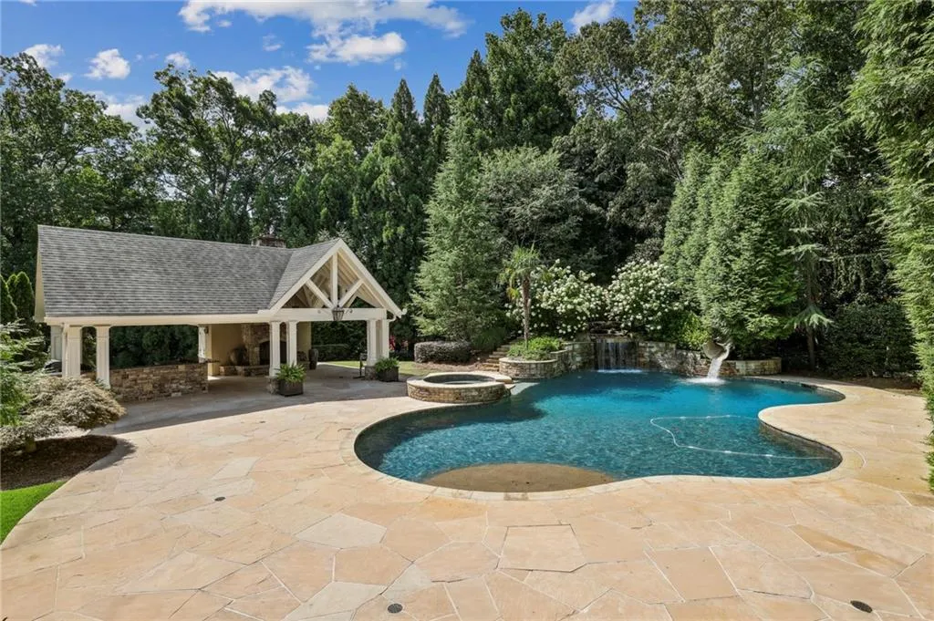 800 Marseilles Drive, Sandy Springs, Georgia 30327, 6 Bedrooms Bedrooms, ,5 BathroomsBathrooms,Residential,Sold,800 Marseilles Drive,7249296