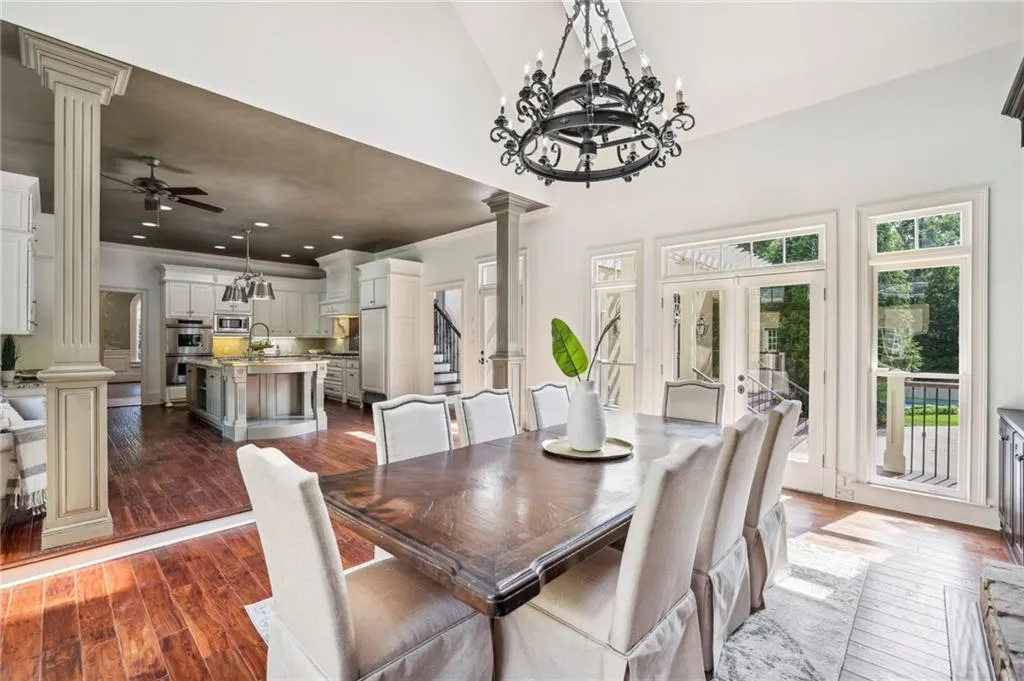 800 Marseilles Drive, Sandy Springs, Georgia 30327, 6 Bedrooms Bedrooms, ,5 BathroomsBathrooms,Residential,Sold,800 Marseilles Drive,7249296