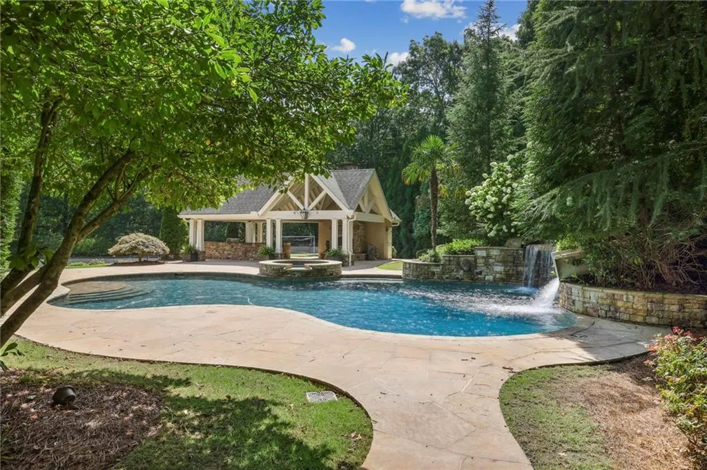 800 Marseilles Drive, Sandy Springs, Georgia 30327, 6 Bedrooms Bedrooms, ,5 BathroomsBathrooms,Residential,Sold,800 Marseilles Drive,7249296