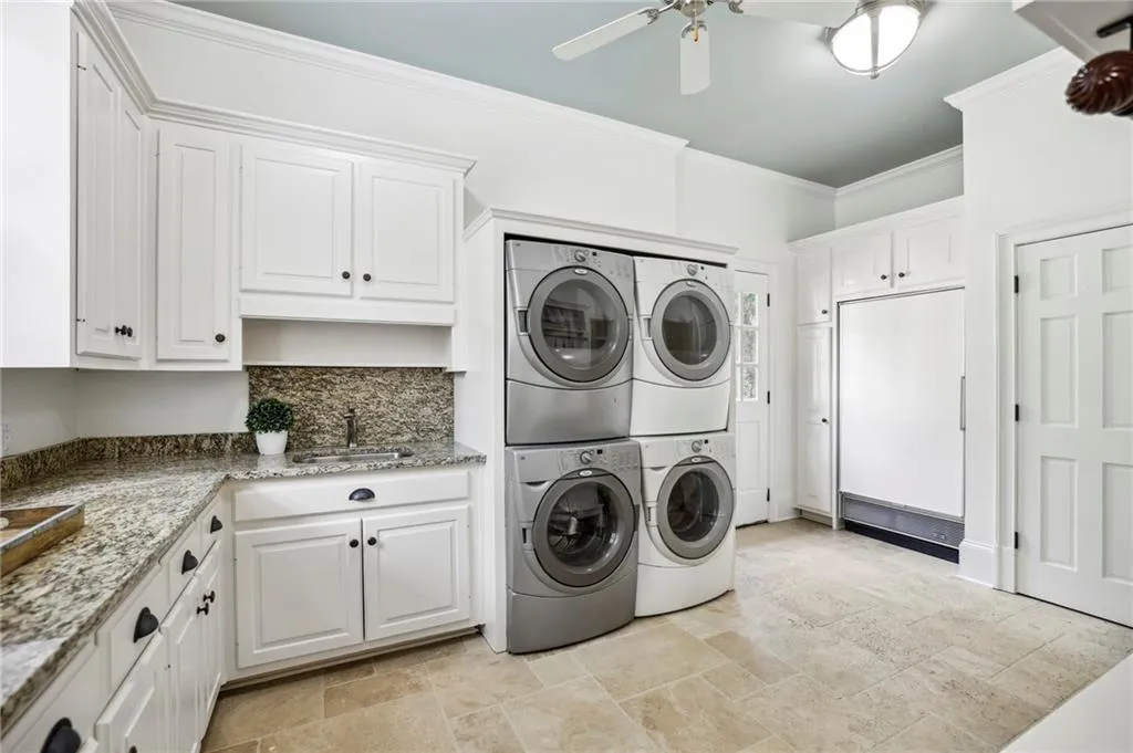 800 Marseilles Drive, Sandy Springs, Georgia 30327, 6 Bedrooms Bedrooms, ,5 BathroomsBathrooms,Residential,Sold,800 Marseilles Drive,7249296