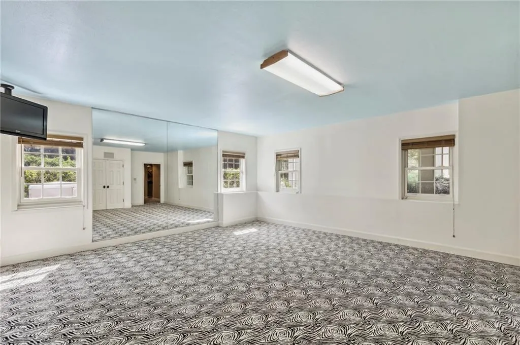 800 Marseilles Drive, Sandy Springs, Georgia 30327, 6 Bedrooms Bedrooms, ,5 BathroomsBathrooms,Residential,Sold,800 Marseilles Drive,7249296