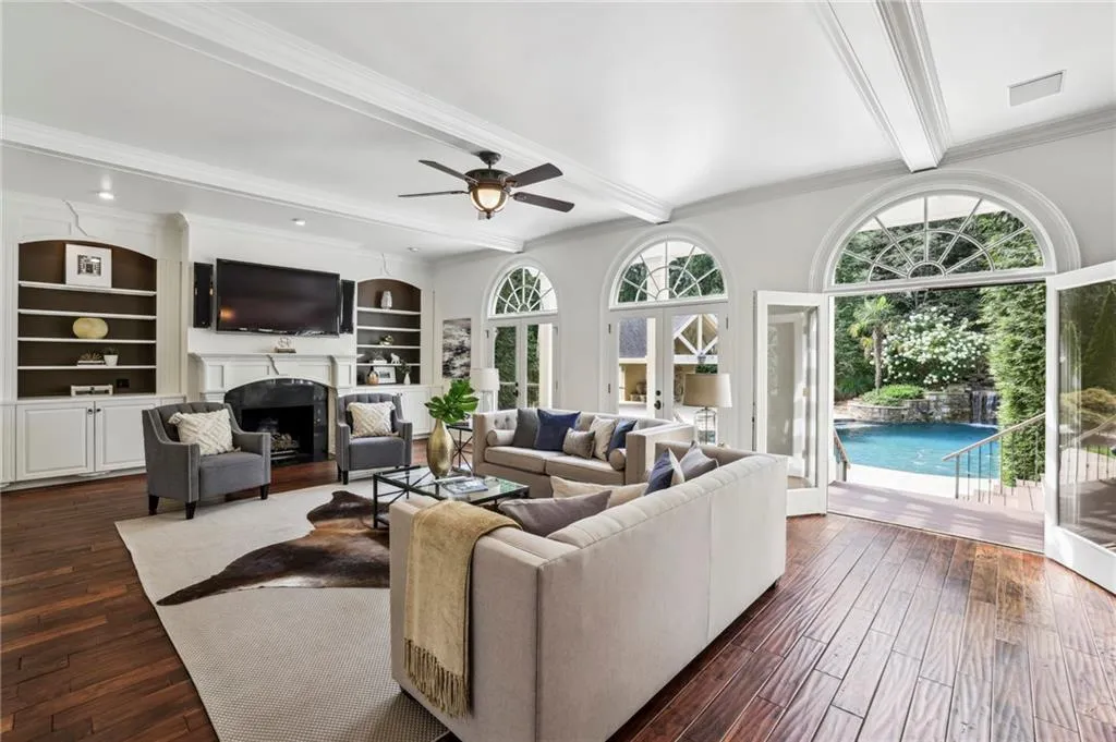 800 Marseilles Drive, Sandy Springs, Georgia 30327, 6 Bedrooms Bedrooms, ,5 BathroomsBathrooms,Residential,Sold,800 Marseilles Drive,7249296