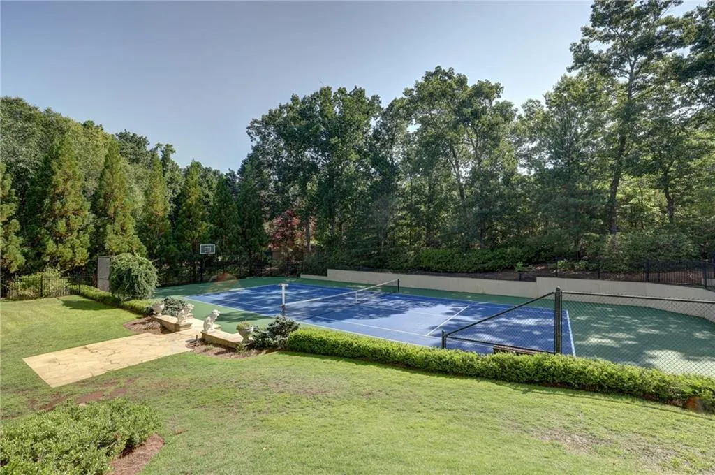 800 Marseilles Drive, Sandy Springs, Georgia 30327, 6 Bedrooms Bedrooms, ,5 BathroomsBathrooms,Residential,Sold,800 Marseilles Drive,7249296