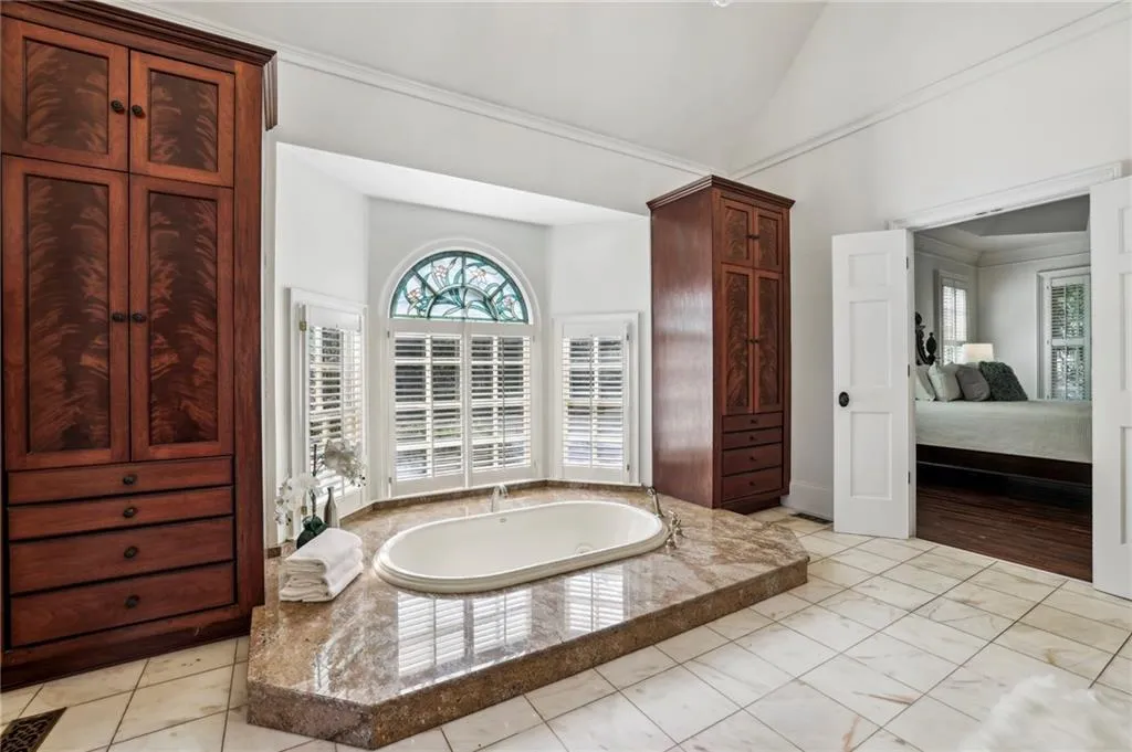 800 Marseilles Drive, Sandy Springs, Georgia 30327, 6 Bedrooms Bedrooms, ,5 BathroomsBathrooms,Residential,Sold,800 Marseilles Drive,7249296