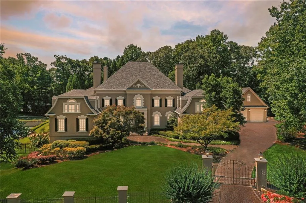 800 Marseilles Drive, Sandy Springs, Georgia 30327, 6 Bedrooms Bedrooms, ,5 BathroomsBathrooms,Residential,Sold,800 Marseilles Drive,7249296