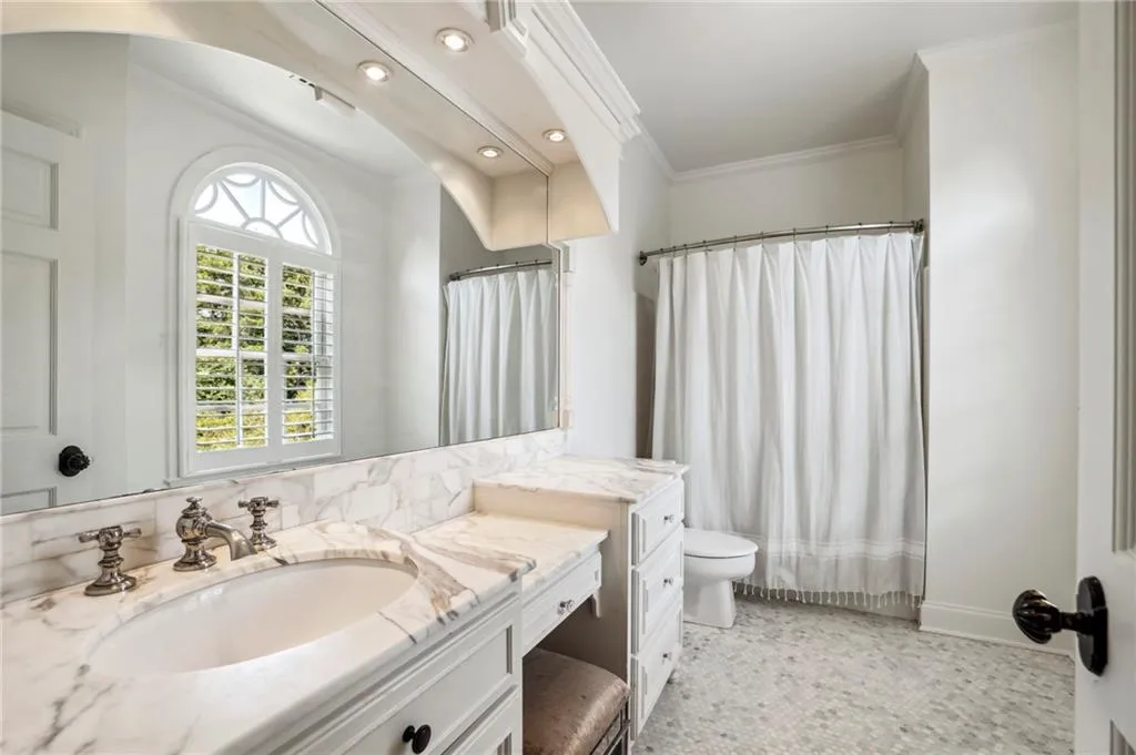 800 Marseilles Drive, Sandy Springs, Georgia 30327, 6 Bedrooms Bedrooms, ,5 BathroomsBathrooms,Residential,Sold,800 Marseilles Drive,7249296