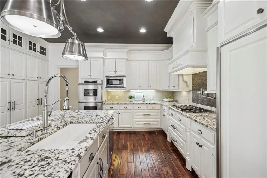 800 Marseilles Drive, Sandy Springs, Georgia 30327, 6 Bedrooms Bedrooms, ,5 BathroomsBathrooms,Residential,Sold,800 Marseilles Drive,7249296