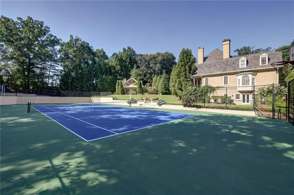 800 Marseilles Drive, Sandy Springs, Georgia 30327, 6 Bedrooms Bedrooms, ,5 BathroomsBathrooms,Residential,Sold,800 Marseilles Drive,7249296